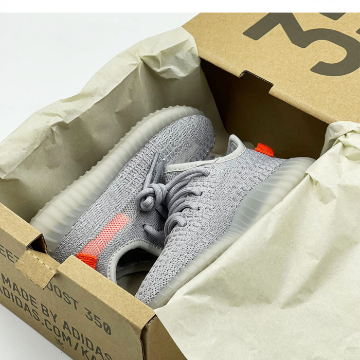 Кроссовки Adidas Yeezy 350 V2 KIDS TAIL LIGHT